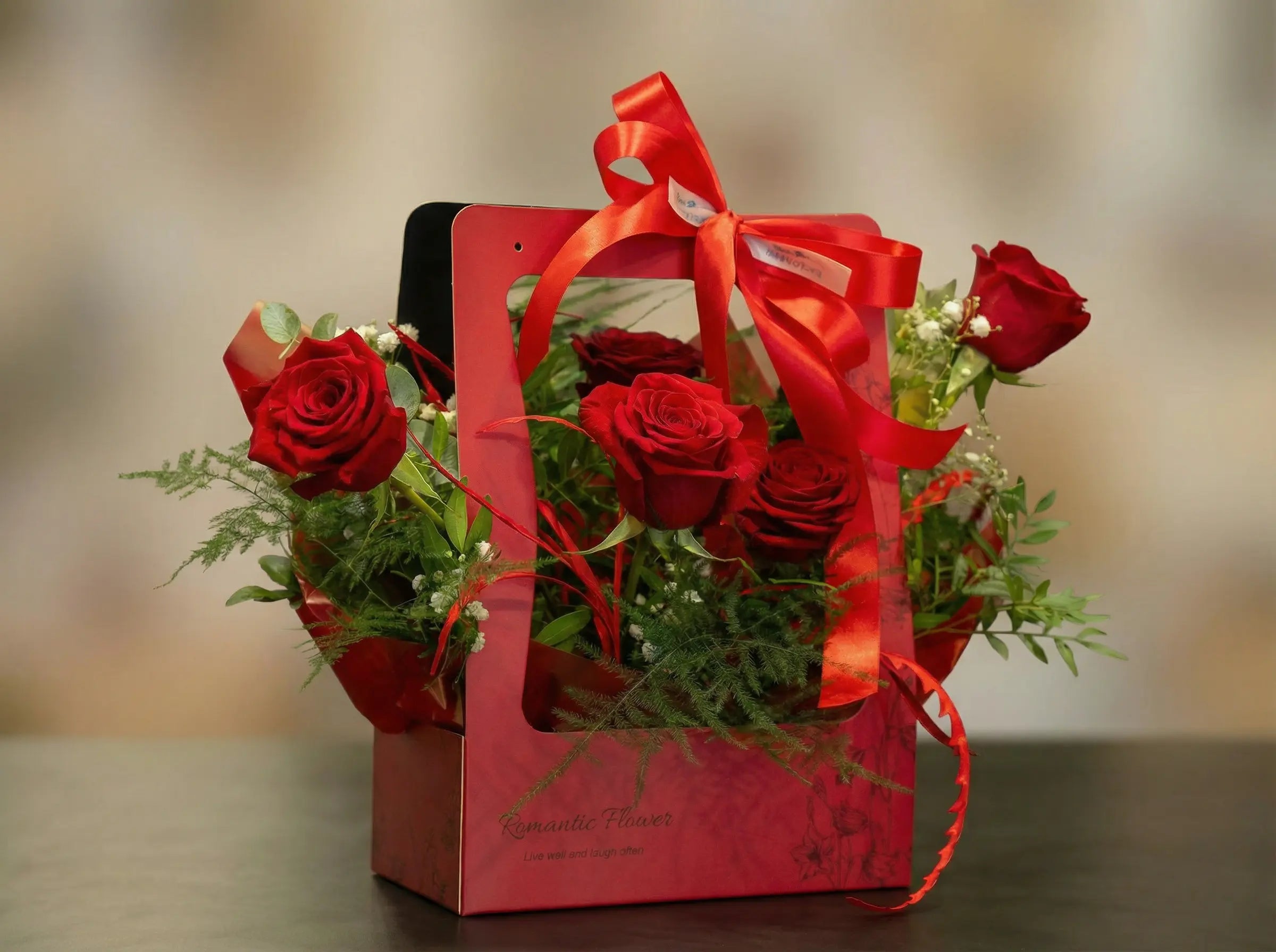 Borsetta Floreale con Rose Rosse - Idea Regalo San Valentino Torino Emozioni
