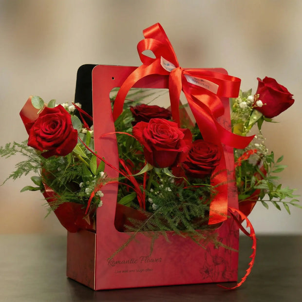 Borsetta Floreale con Rose Rosse - Idea Regalo San Valentino Torino Emozioni