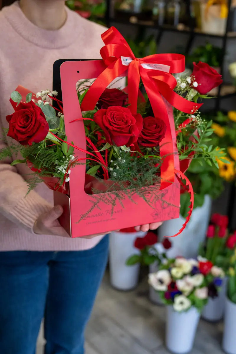 Borsetta Floreale con Rose Rosse - Idea Regalo San Valentino Torino Emozioni