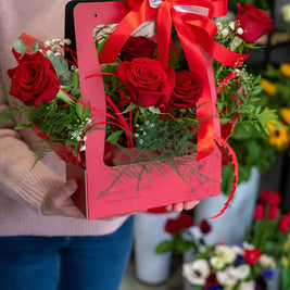Borsetta Floreale con Rose Rosse - Idea Regalo San Valentino Torino Emozioni