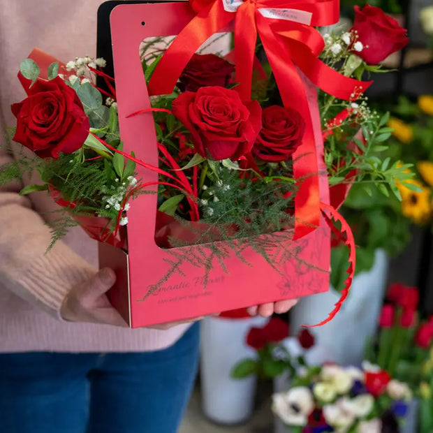 Borsetta Floreale con Rose Rosse - Idea Regalo San Valentino Torino Emozioni