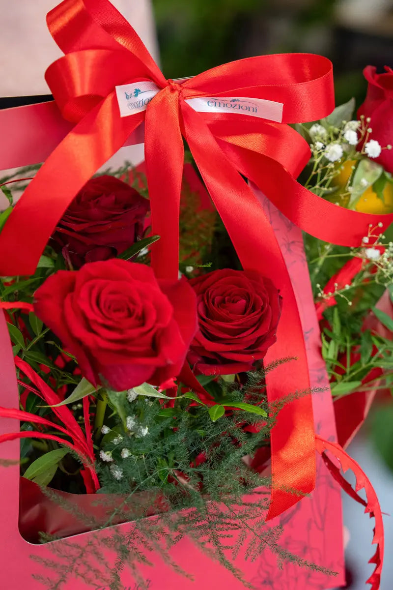 Borsetta Floreale con Rose Rosse - Idea Regalo San Valentino Torino Emozioni