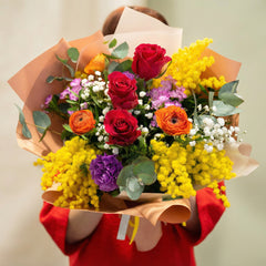 Bouquet Mimose, Rose Rosse e Ranuncoli – Festa della Donna | Emozioni