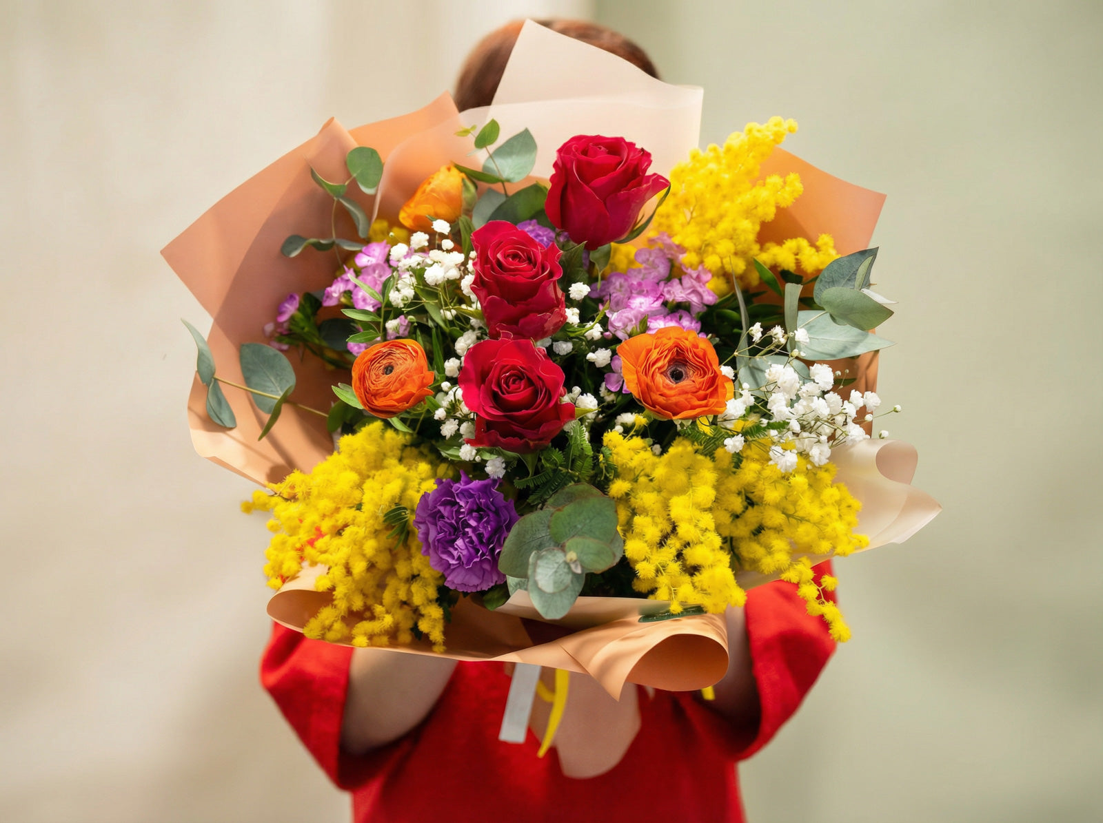 Bouquet Mimose, Rose Rosse e Ranuncoli – Festa della Donna | Emozioni