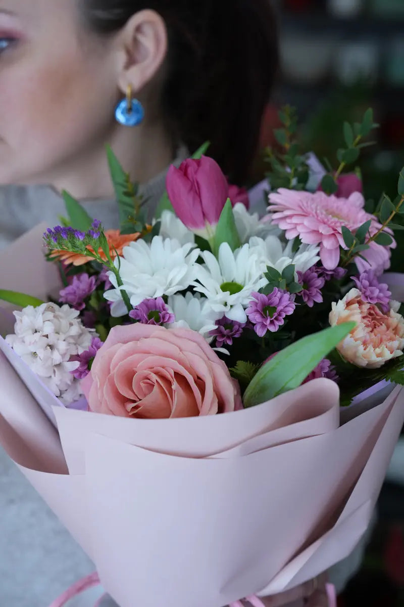 Bouquet con Rose, Gerbere e Tulipani | Consegna a Torino Emozioni