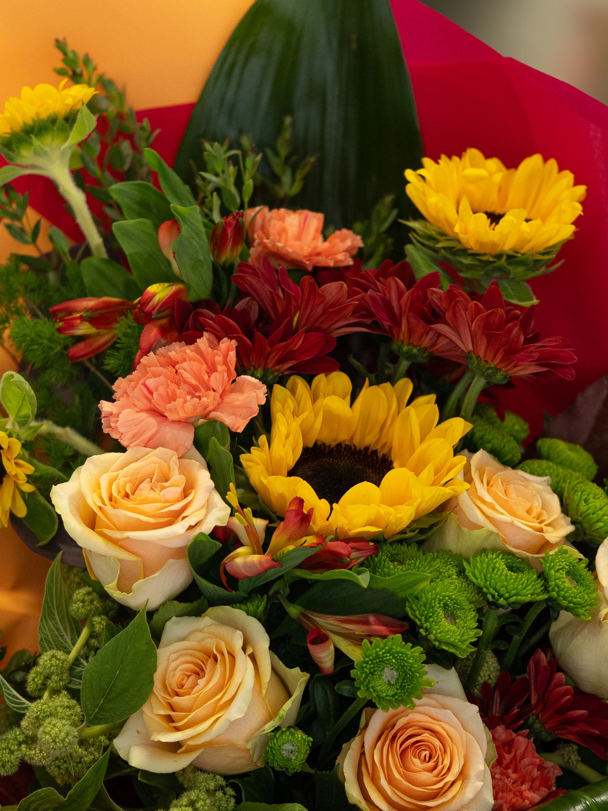 Bouquet Colorato con Girasoli, Rose Pesca e Garofani | Consegna a Torino