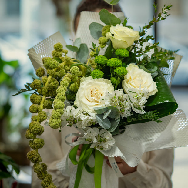 Bouquet Bianco e Verde con Rose e santini | Consegna a Torino