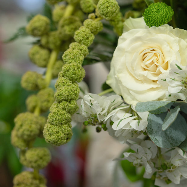 Bouquet Bianco e Verde con Rose e santini | Consegna a Torino