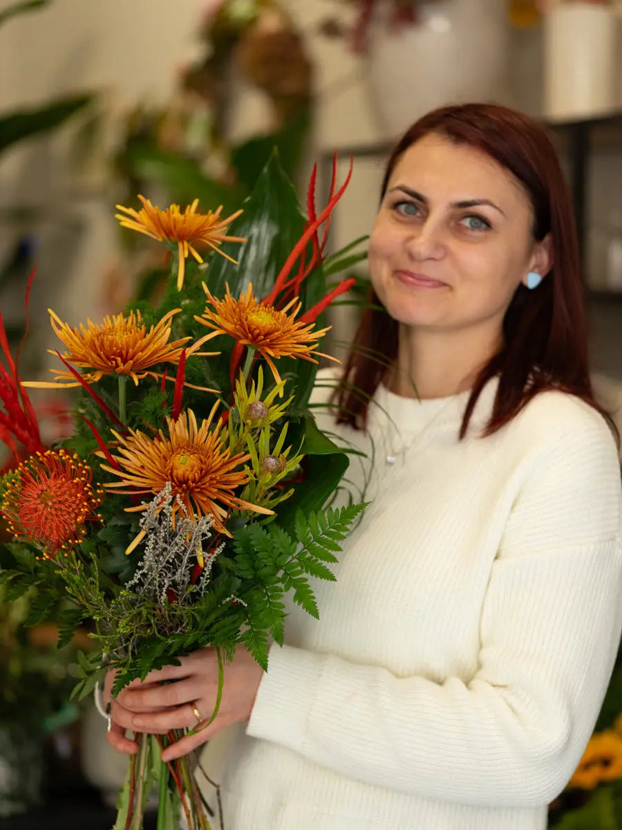 Bouquet con Crisantemi Arancio e Fiori di Stagione | Consegna a Torino Emozioni