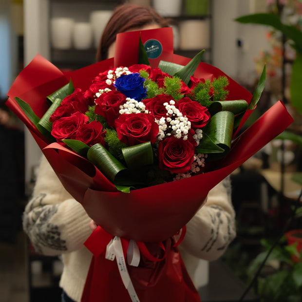 Bouquet con Rose Rosse e Rosa Blu | Consegna a Torino