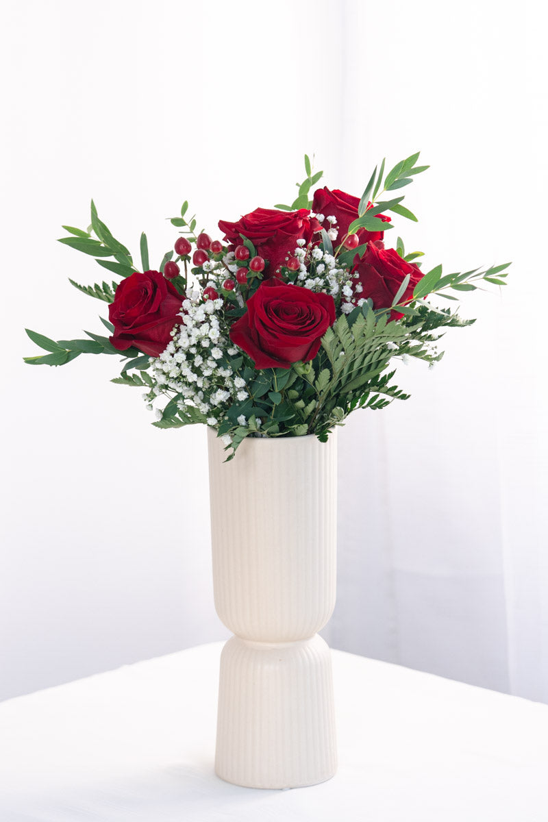 Bouquet con Rose Rosse e Hypericum | Consegna a Torino