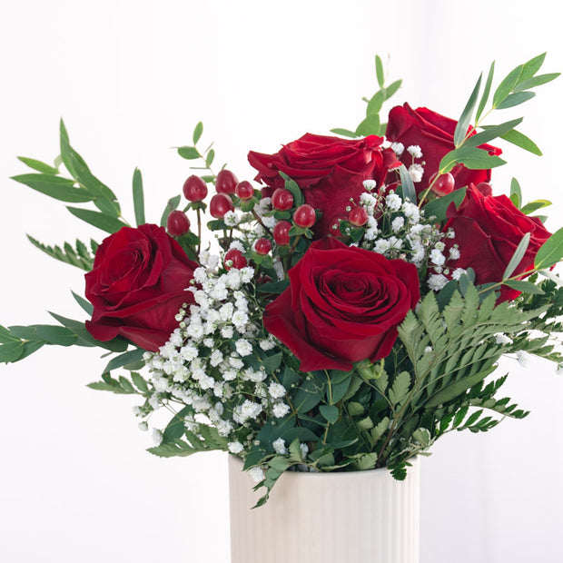 Bouquet con Rose Rosse e Hypericum | Consegna a Torino