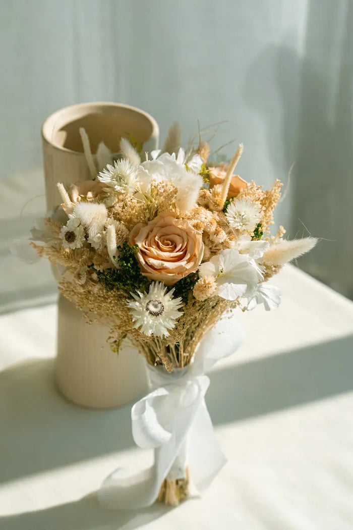 Bouquet di Fiori stabilizzati e Secchi in Toni Naturali | Eleganza Senza Tempo Emozioni