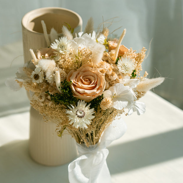 Bouquet di Fiori stabilizzati e Secchi in Toni Naturali | Eleganza Senza Tempo