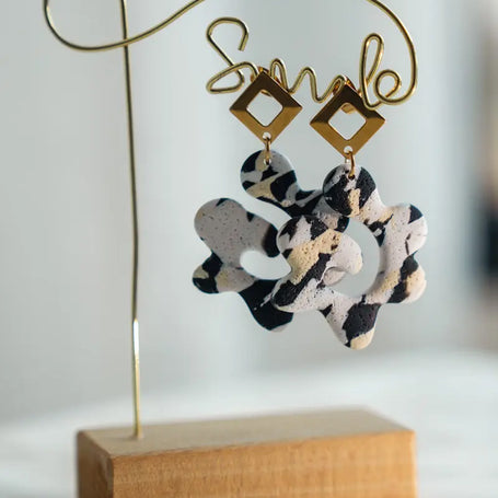 Orecchini Pendenti Effetto Maculato – Argilla Artigianale | Clay Design Emozioni