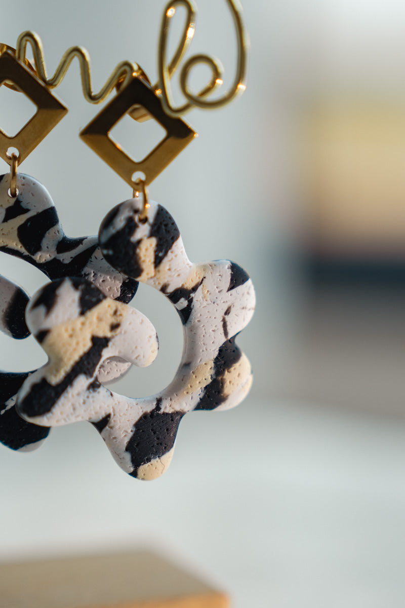Orecchini Pendenti Effetto Maculato – Argilla Artigianale | Clay Design