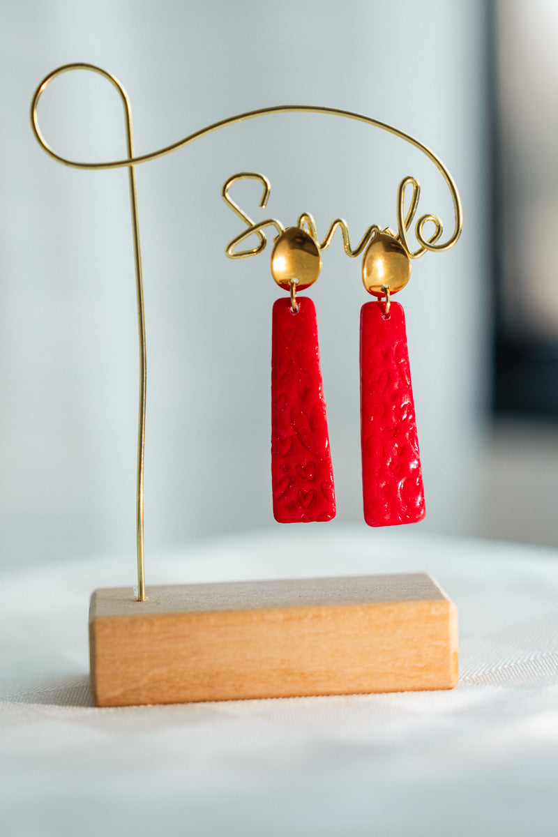 Orecchini Pendenti Rosso Cuore – Argilla Artigianale | Clay Design