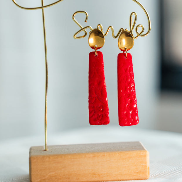 Orecchini Pendenti Rosso Cuore – Argilla Artigianale | Clay Design