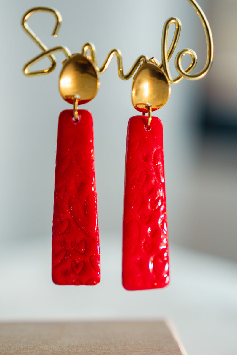 Orecchini Pendenti Rosso Cuore – Argilla Artigianale | Clay Design
