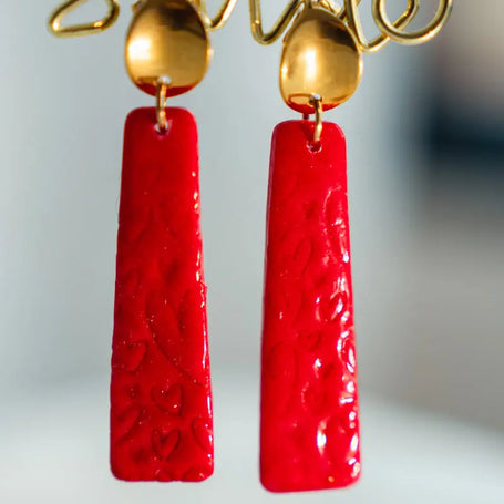 Orecchini Pendenti Rosso Cuore – Argilla Artigianale | Clay Design Emozioni