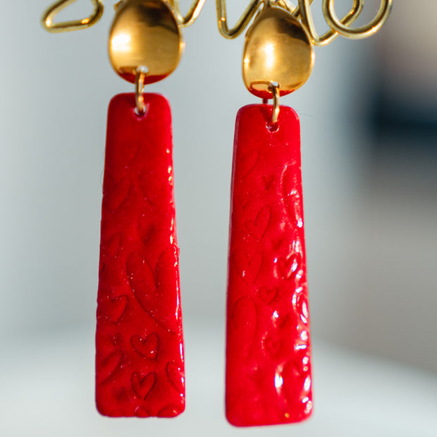 Orecchini Pendenti Rosso Cuore – Argilla Artigianale | Clay Design