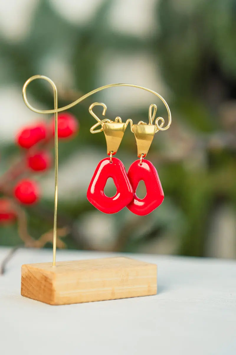 Orecchini rossi a goccia – Argilla handmade effetto lucido Emozioni
