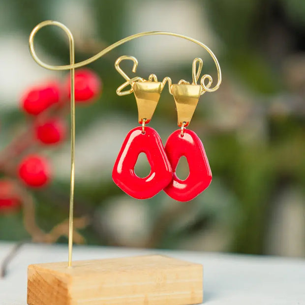 Orecchini rossi a goccia – Argilla handmade effetto lucido Emozioni