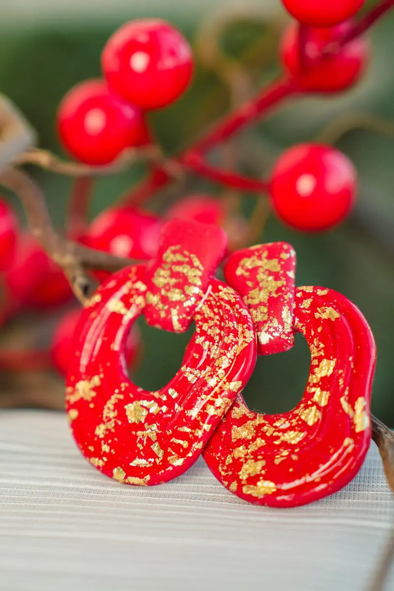 Orecchini rossi opachi – Design scultoreo handmade in argilla Emozioni