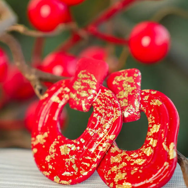 Orecchini rossi opachi – Design scultoreo handmade in argilla Emozioni