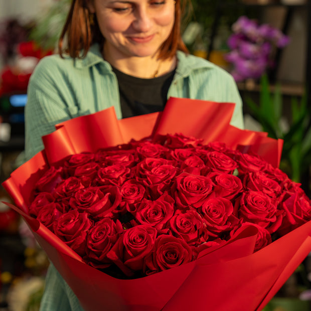 Mazzo 50 Rose Rosse (gambo medio) Consegna a Torino