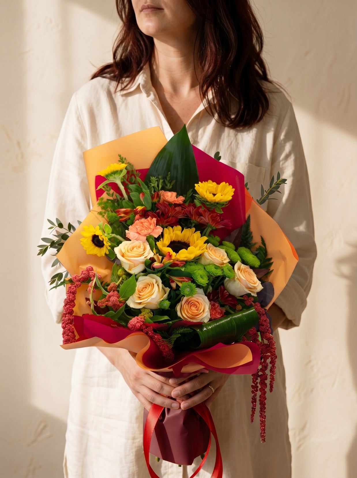 Rigoglio, bouquet con girasoli, rose pesca e garofani — consegna a Torino