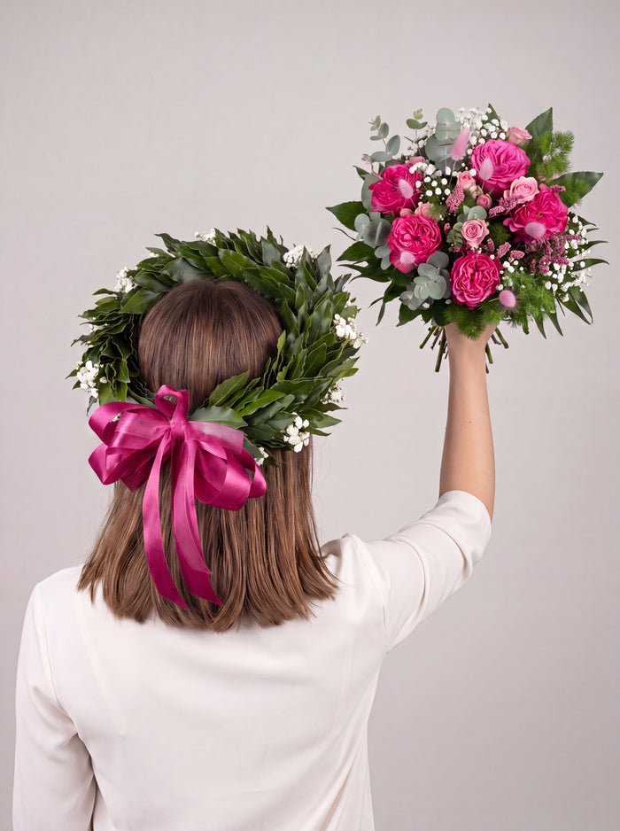 Corona e bouquet di laurea con rose fucsia — Emozioni Fiori Torino