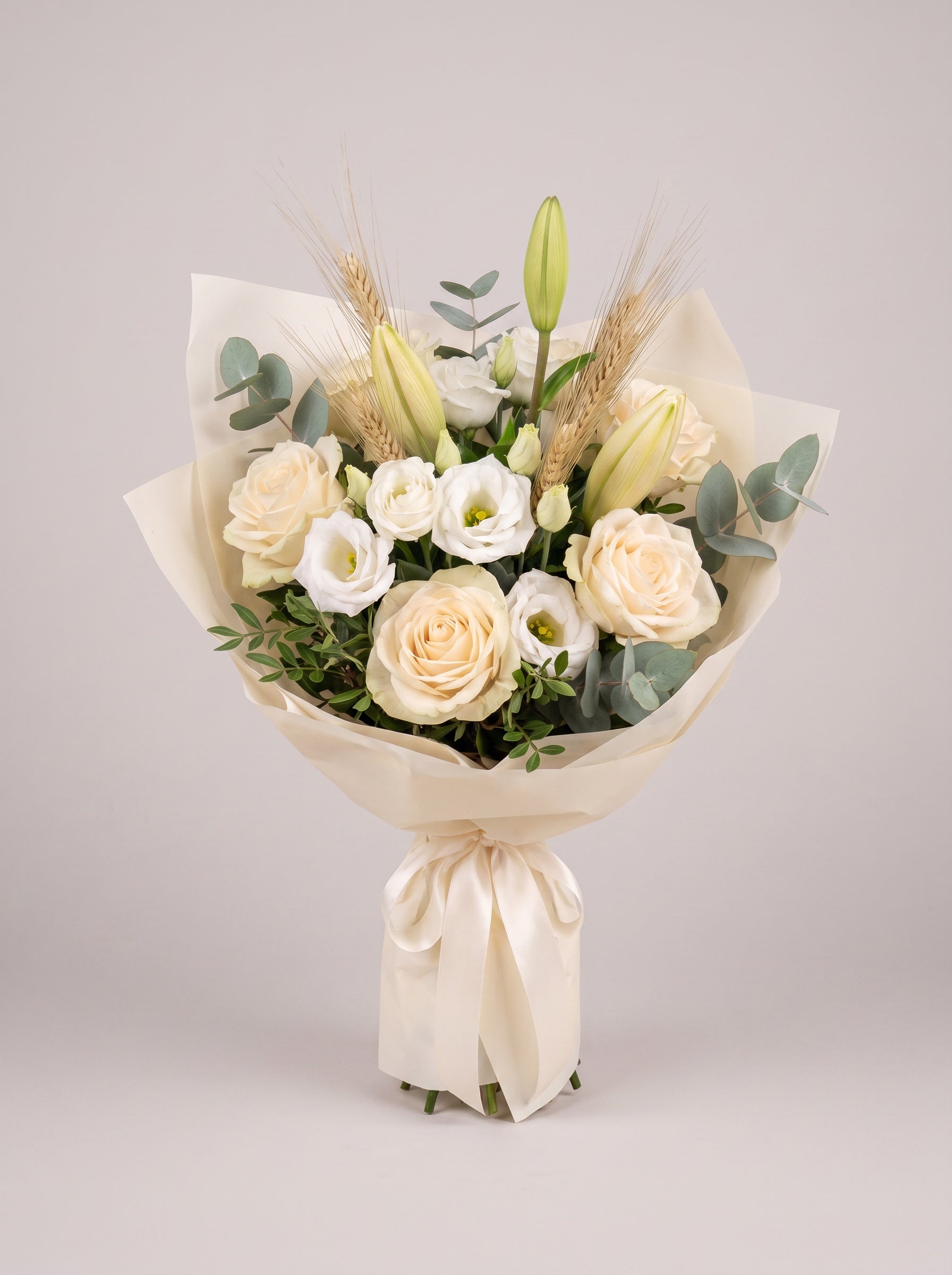 Bouquet di laurea con rose crema e spighe di grano | Emozioni Fiori Torino