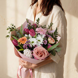 Antologia, bouquet di rose, gerbere e tulipani — consegna a Torino