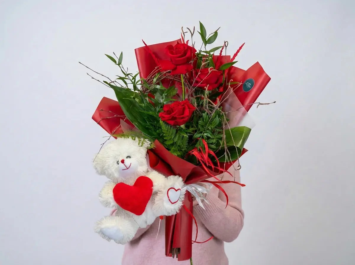 San Valentino: Bouquet di Rose Rosse e Orsacchiotto Morbido Emozioni