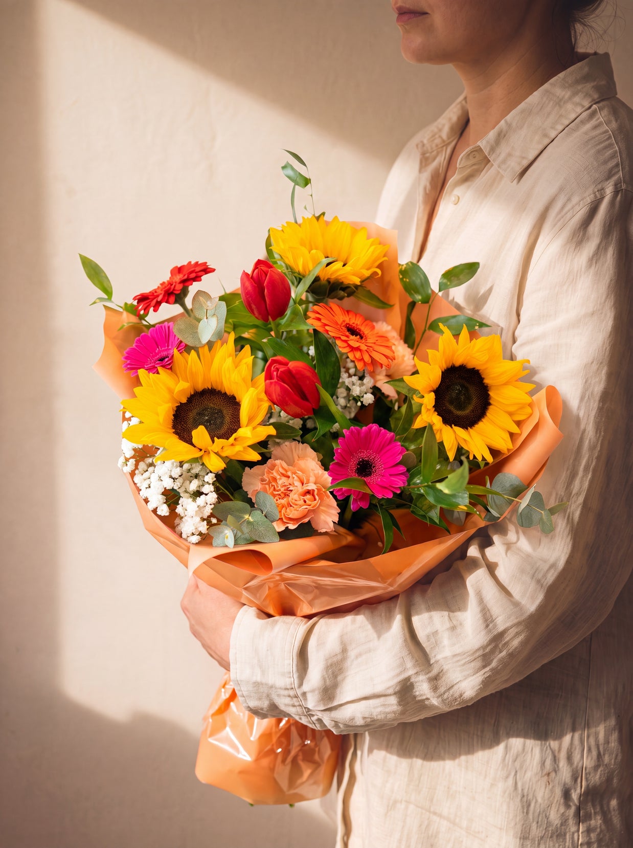 Pomera, bouquet misto con girasoli, gerbere e tulipani — consegna a Torino