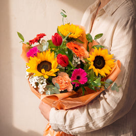Pomera, bouquet misto con girasoli, gerbere e tulipani — consegna a Torino
