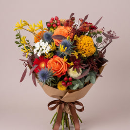 Bouquet di laurea Torino autunnale con rose arancio e celosia gialla