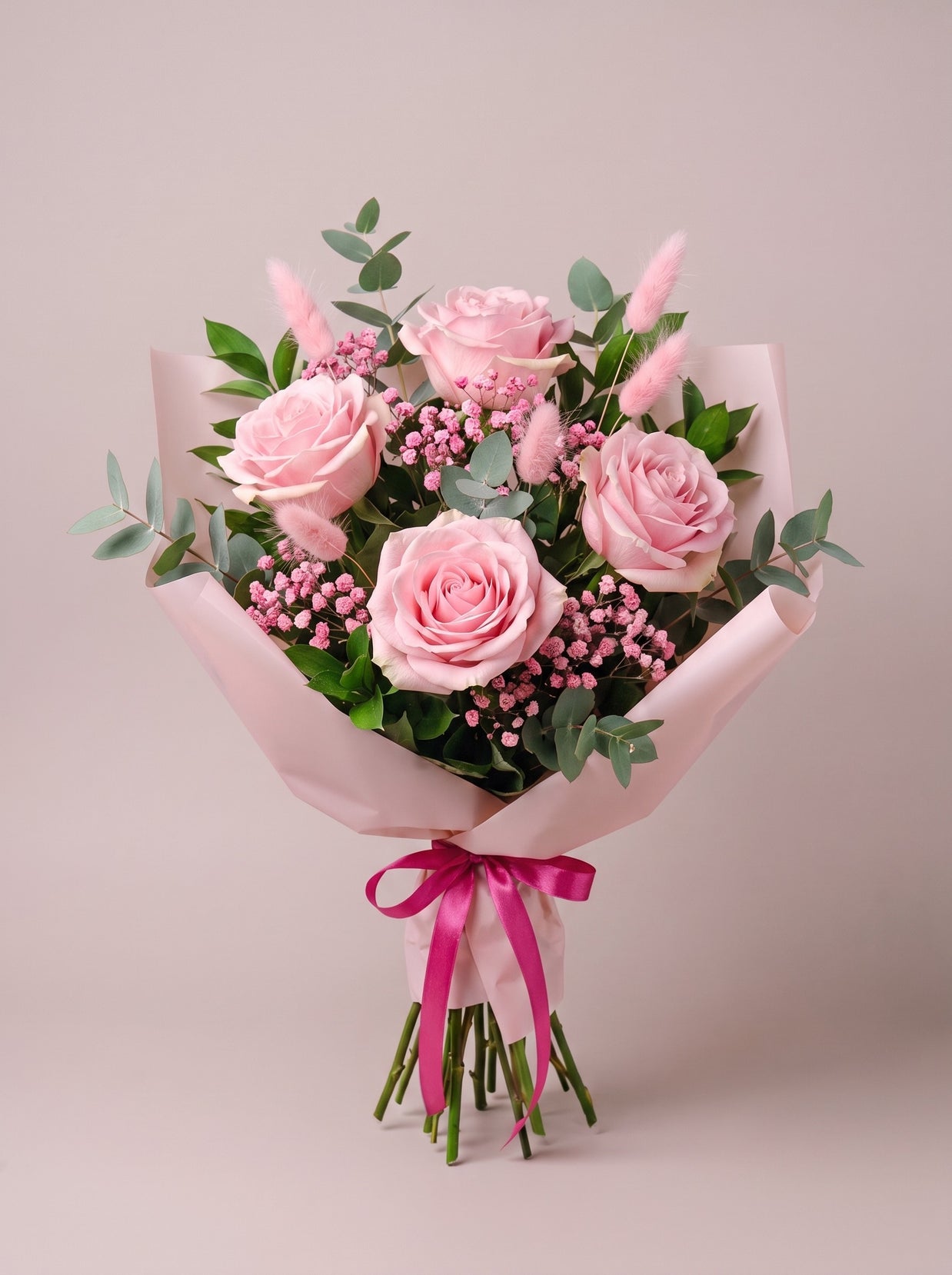 Bouquet di laurea Torino con rose rosa pastello, gypsophila rosa e lagurus