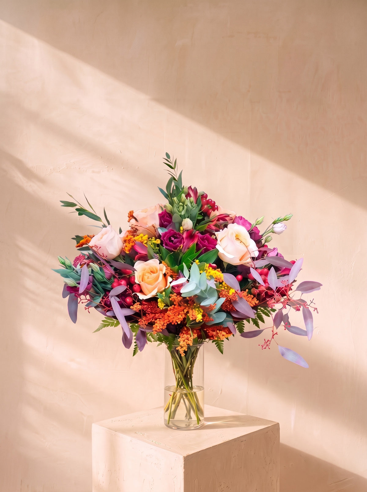 Brughiera, rose pesca e lisianthus nel vaso — Emozioni Fiori Torino