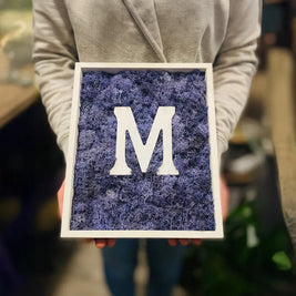 Cornice Personalizzata con Iniziale in Muschio Stabilizzato Emozioni