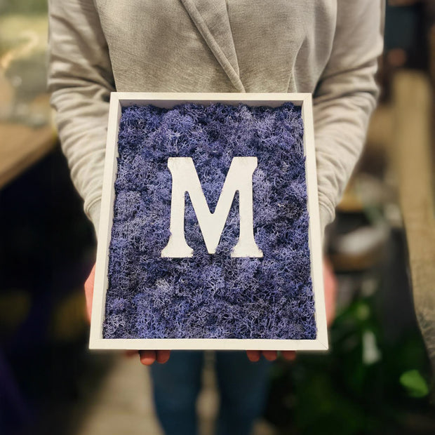 Cornice Personalizzata con Iniziale in Muschio Stabilizzato