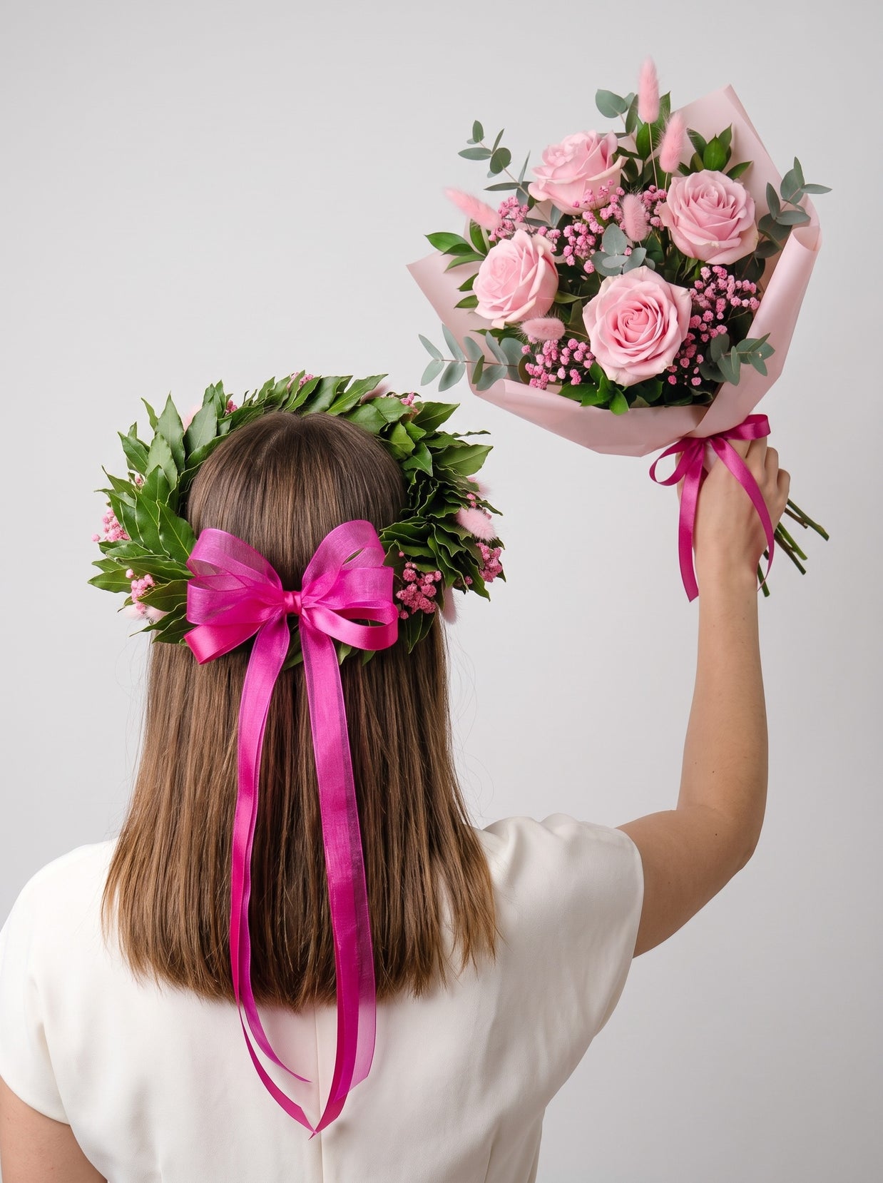 Set laurea Torino: corona con gypsophila e lagurus rosa e bouquet di rose rosa