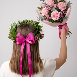 Set laurea Torino: corona con gypsophila e lagurus rosa e bouquet di rose rosa