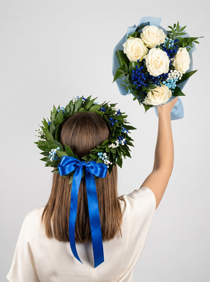 Set laurea Torino: corona con gypsophila multicolor e bouquet di rose bianche