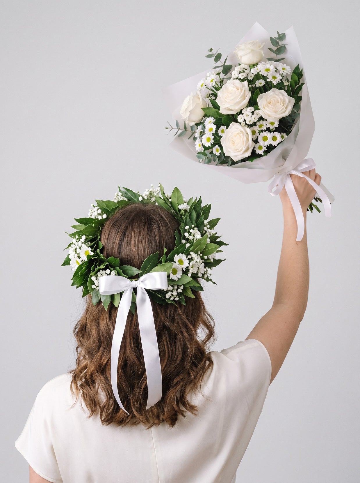 Set laurea Torino: corona con santini e bouquet di rose bianche