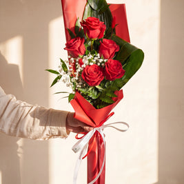 Rose rosse confezionate, 5 rose — Torino
