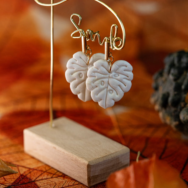 Orecchini Foglia Bianca in Argilla – Minimal e Naturali | Clay Design