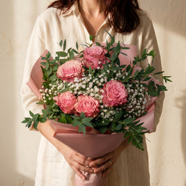 Radura, bouquet di rose rosa e gypsophila — consegna a Torino