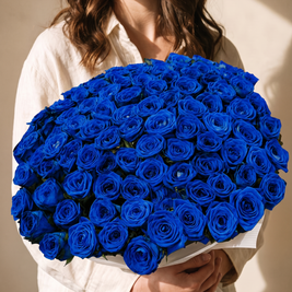 Mazzo di 100 rose blu, cupola con carta bianca — Emozioni Fiori Torino